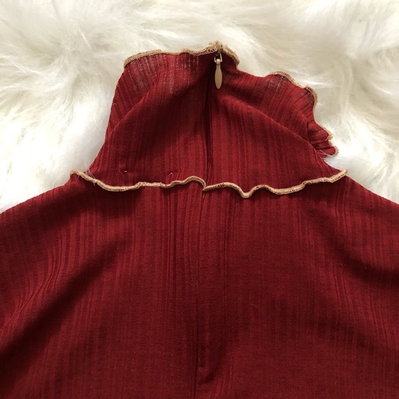 Burgundy top - Picture 4 of 5